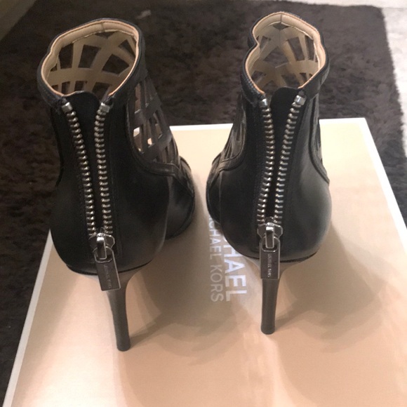 Black Micheal Kors booties - Picture 3 of 4